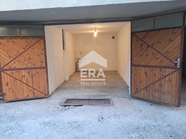 Гараж / Паркомясто в Варна, Колхозен пазар - 11 кв.м за 3090 €/кв.м - Снимка #1