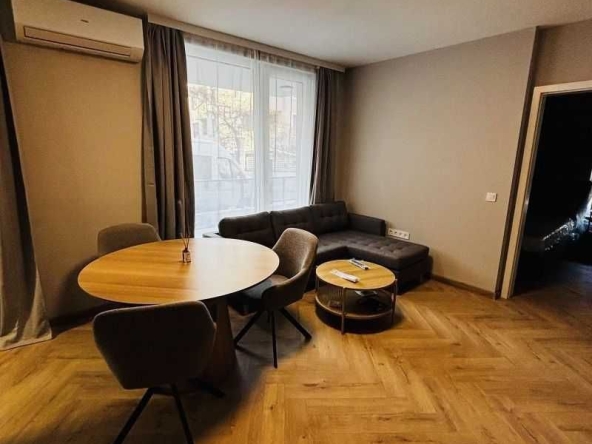 Дава се под наем Двустаен апартамент в София, Витоша - 50 кв.м за 700 € - Снимка #1