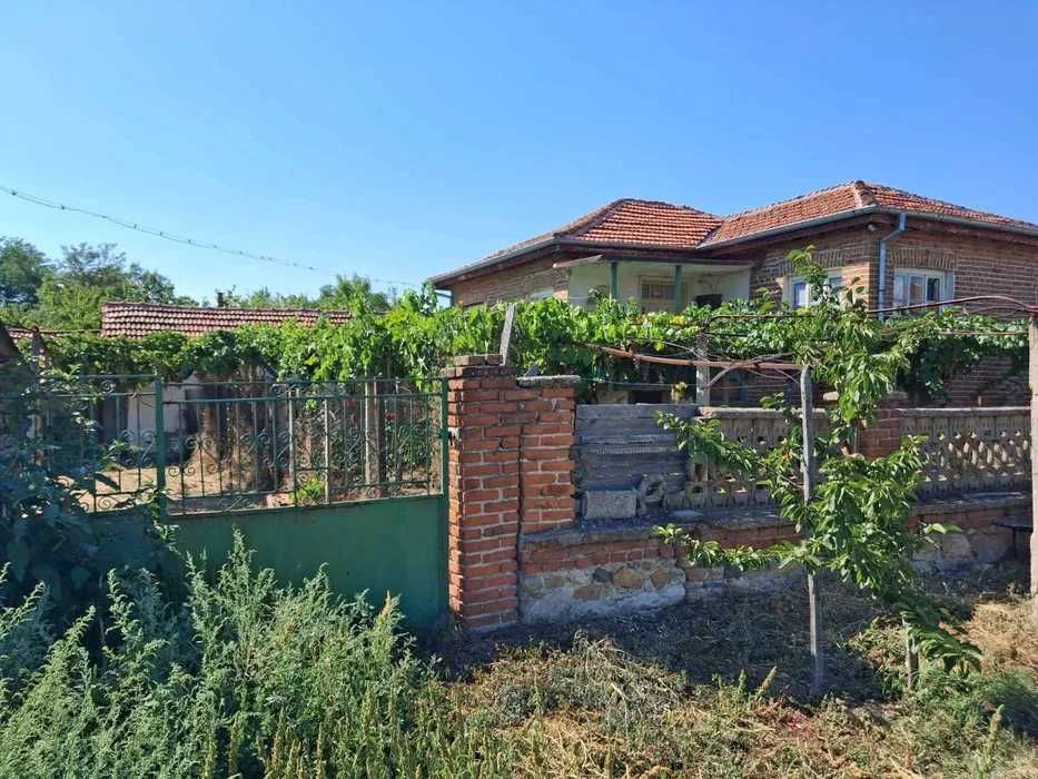Къща в с. Правище, Област Пловдив - 100 кв.м за 400 €/кв.м - Снимка #1